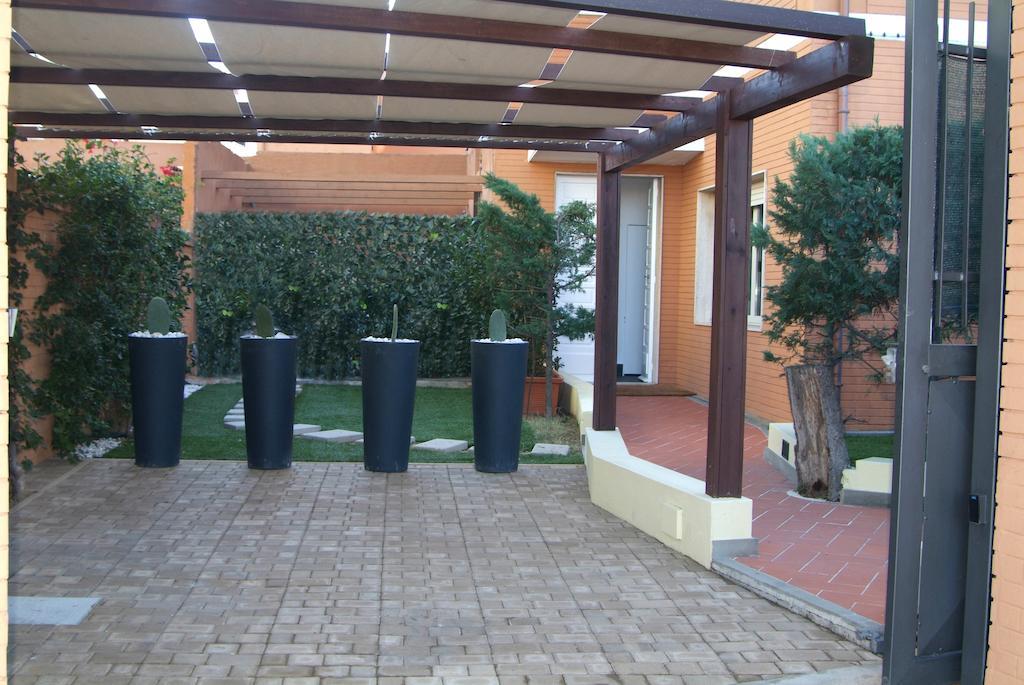 B&Beach Cagliari Guest House Екстер'єр фото