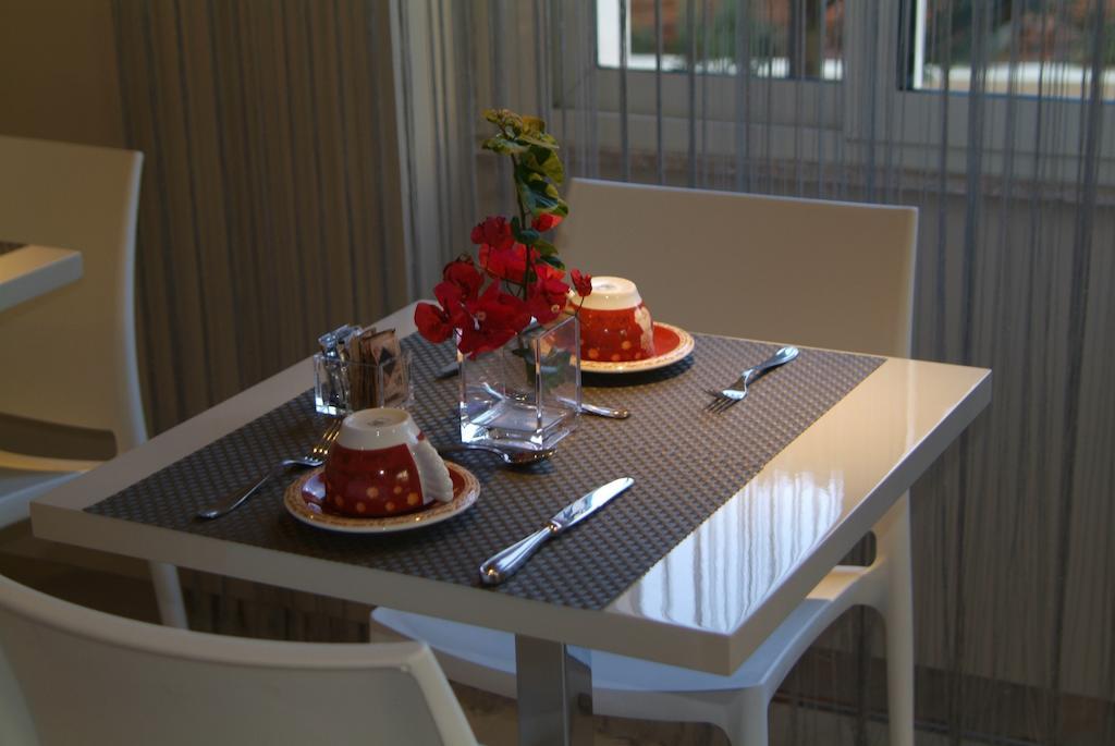 B&Beach Cagliari Guest House Екстер'єр фото
