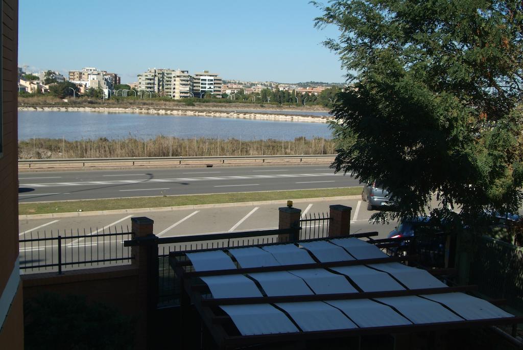 B&Beach Cagliari Guest House Екстер'єр фото