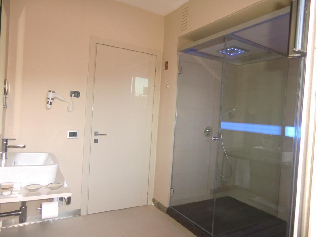 B&Beach Cagliari Guest House Екстер'єр фото